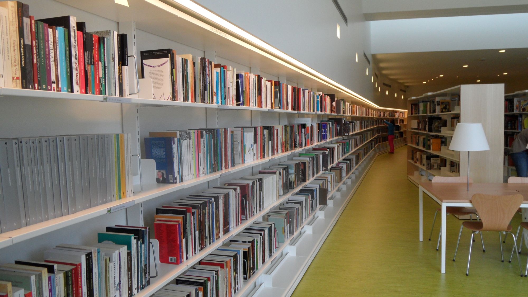 Biblioteca Municipal de Albergaria-a-Velha, equipada pela Culturalis Borgeaud