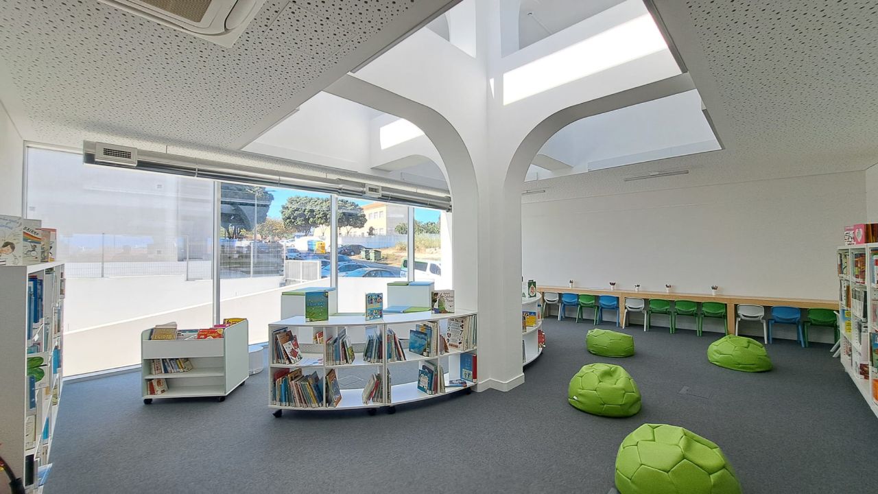 Biblioteca Municipal de Peniche, equipada pela Culturalis Borgeaud