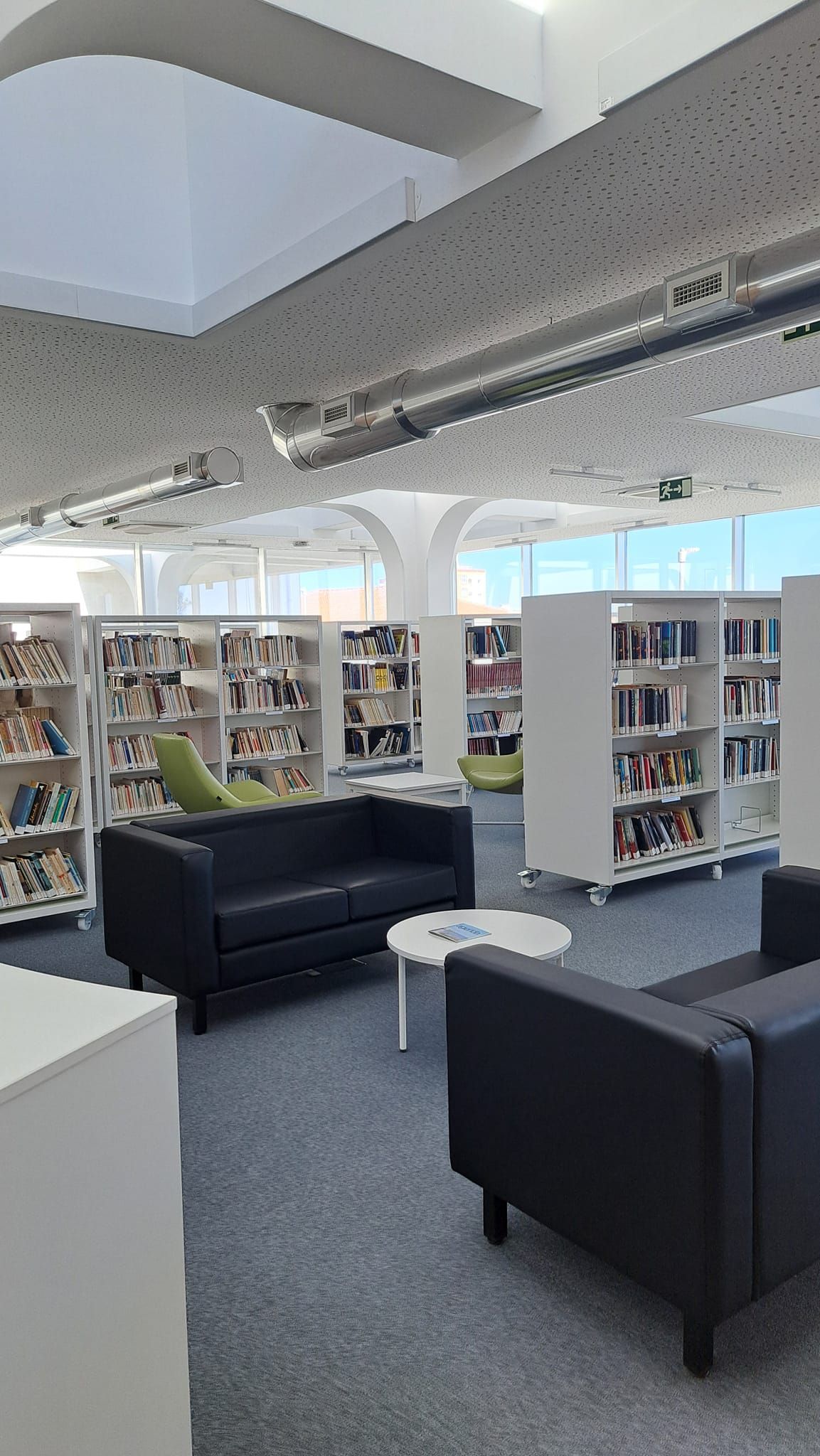 Biblioteca Municipal de Peniche, equipada pela Culturalis Borgeaud