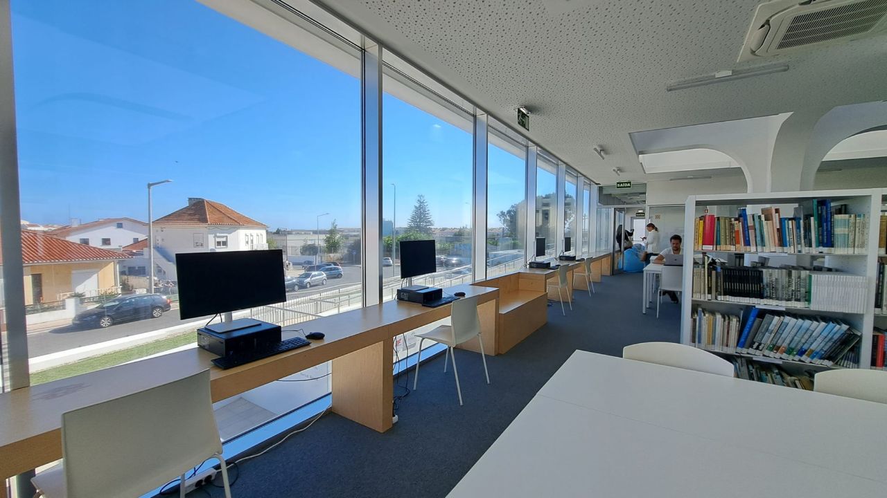 Biblioteca Municipal de Peniche, equipada pela Culturalis Borgeaud