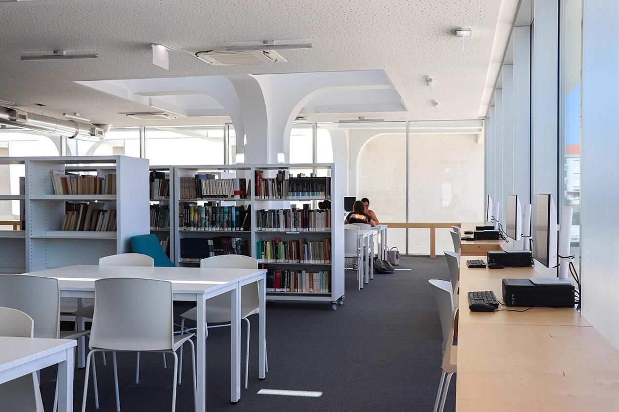Biblioteca Municipal de Peniche, equipada pela Culturalis Borgeaud