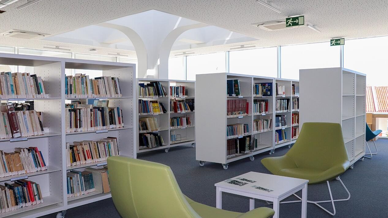 Biblioteca Municipal de Peniche, equipada pela Culturalis Borgeaud