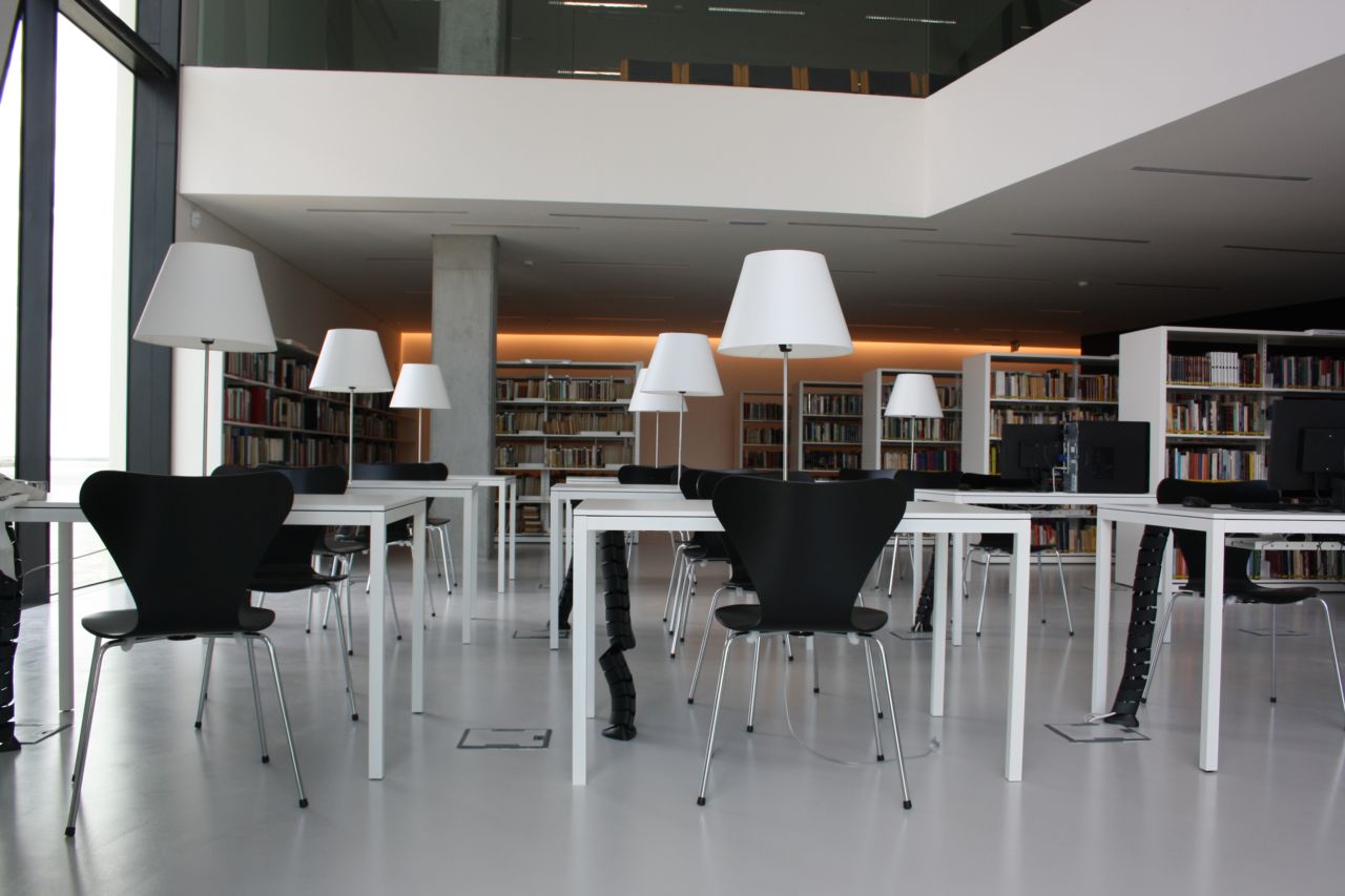 Biblioteca Municipal de Vila Franca de Xira – Fábrica das Palavras — fotografia 1 de 62