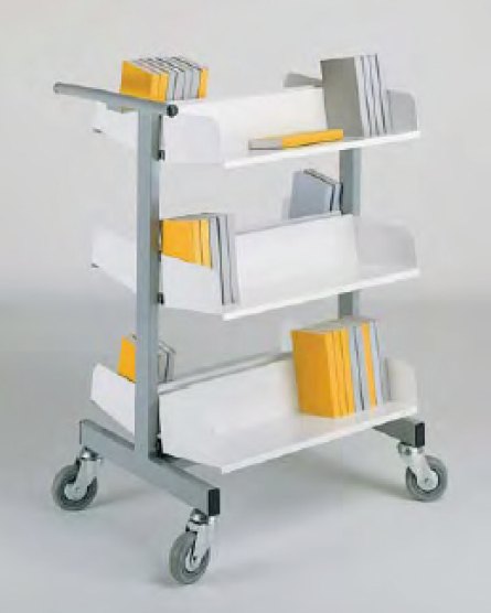 Carrinho de transporte de livros com três prateleiras inclinadas, sobre rodas
